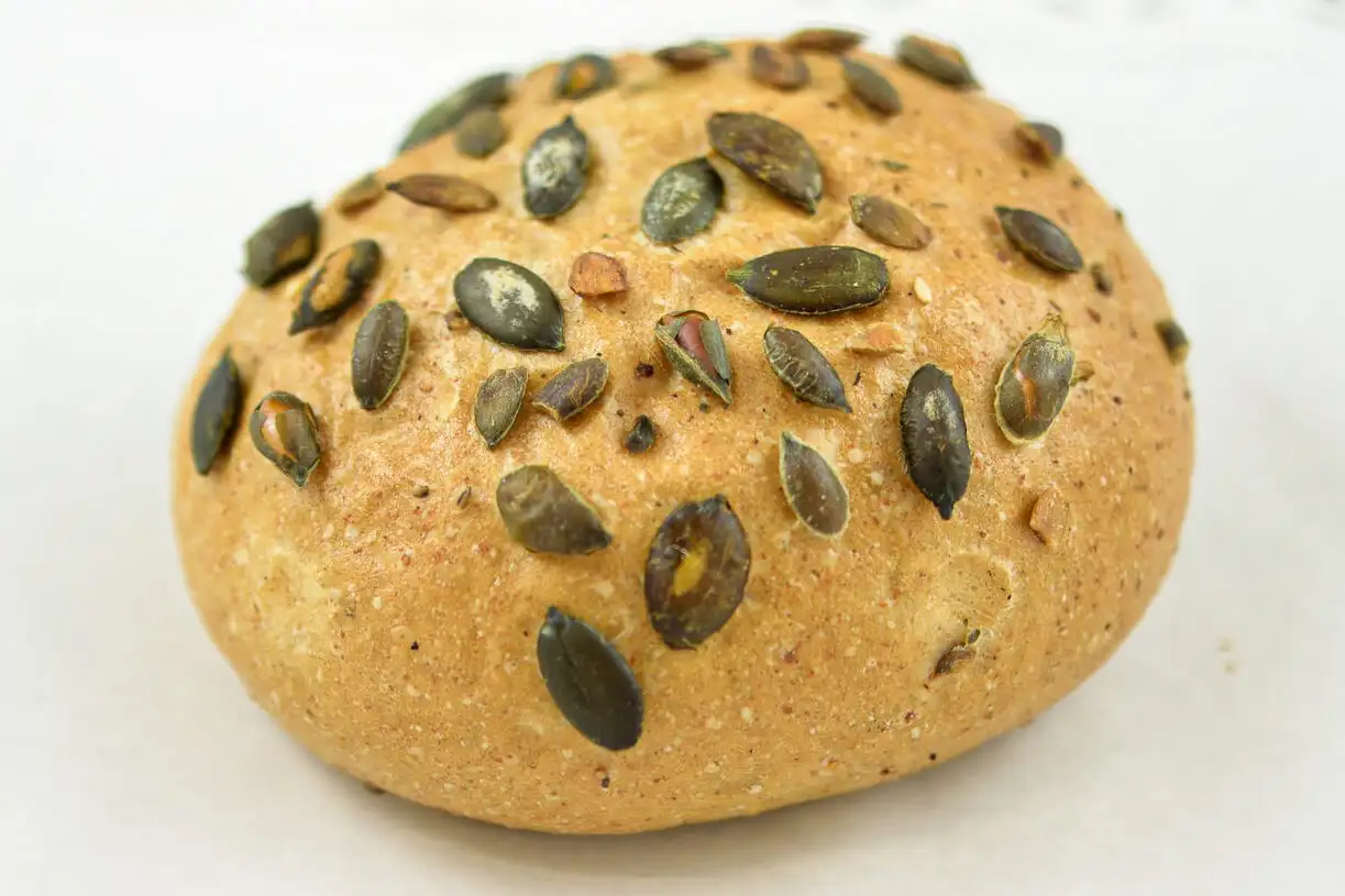 Dinkel-Kürbisweckerl